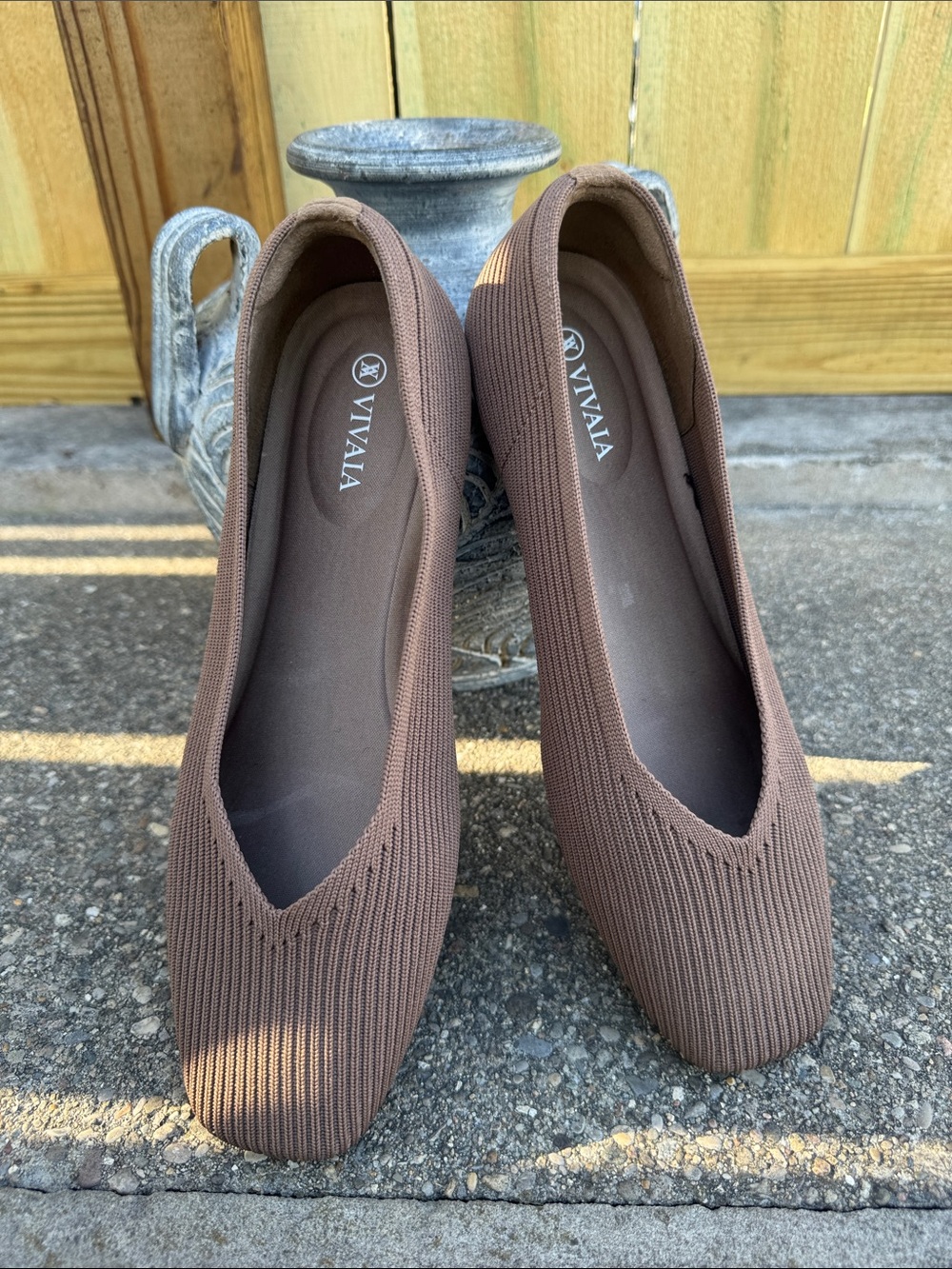 Vivaia Women's Brown Knit Slip-On Flats